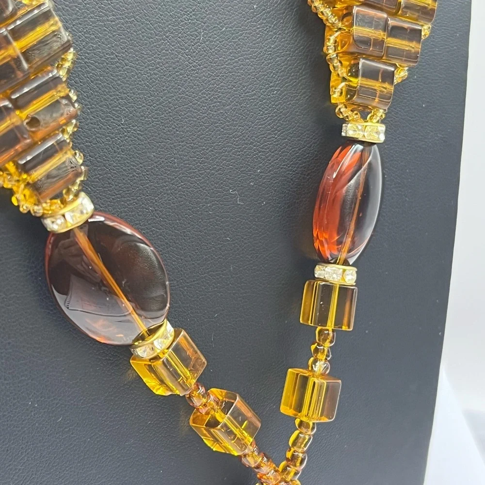 Estate Vtg Amber glass bead necklace with tear drop amber glass main pendant